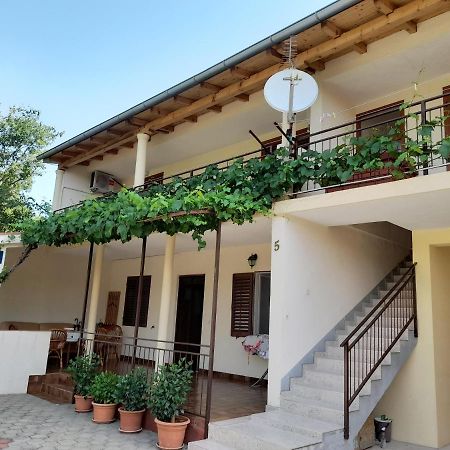 Apartmani Sekana Стариград-Пакленица Екстериор снимка
